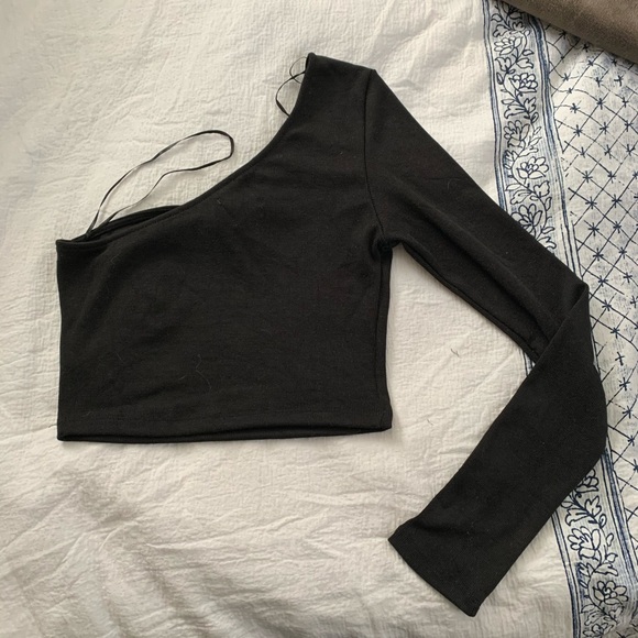Princess Polly one shoulder black crop top! - Picture 3 of 4